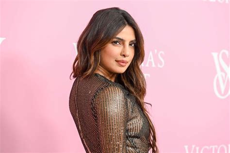 priyanka chopra desnuda|Priyanka Chopra arrived at the Victorias Secret show。